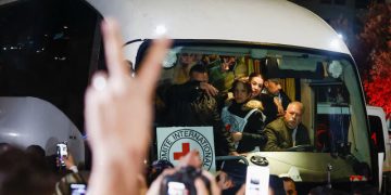 سەدان دیلی فەڵەستینی لە گرتووخانەکانی ڕژێمی زایۆنیستی ئازاد کران