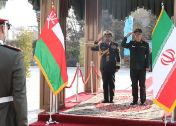 هەر دوو سوپاسالاری ئێران و عۆمان لە تاران کۆبوونەوە
