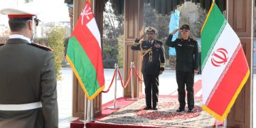 هەر دوو سوپاسالاری ئێران و عۆمان لە تاران کۆبوونەوە