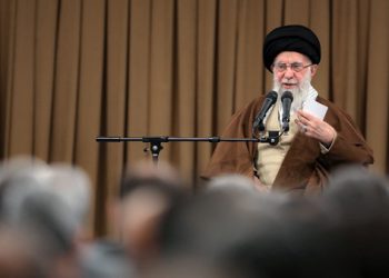 حەزرەتی ئایەتوڵڵا خامنەیی: پێویستە پێشکەوتن لە سەرجەم کەرتە سەربازییەکاندا بەردەوام بێت