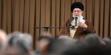 حەزرەتی ئایەتوڵڵا خامنەیی: پێویستە پێشکەوتن لە سەرجەم کەرتە سەربازییەکاندا بەردەوام بێت