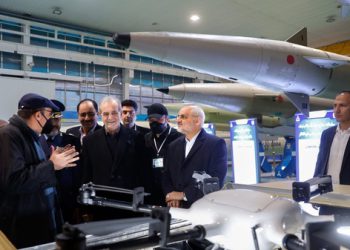 پزیشکیان: توانای سەربازی بۆ ئەوەیە کە دوژمنان چاویان لە سەر خاکی ئێران نەبێت