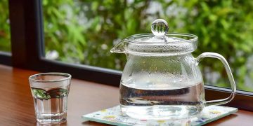 هەموو ئازارەکان بە خواردنەوەی ئاوی گەرم چارەسەر بکە