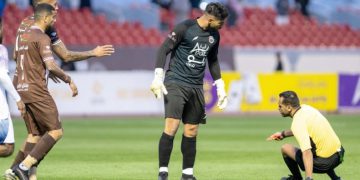 کاردانەوەی ناشیرینی گۆڵپارێزێک بەرامبەر ناوبژیوان