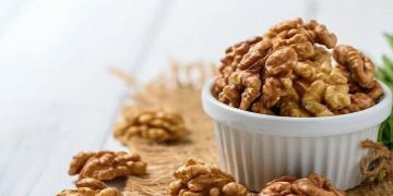 کاریگەری خواردنی گوێز لە ژەمی بەیانی بۆ باشتر کارکردنی مێشک