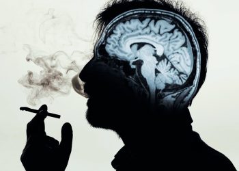 مەترسی جەڵتەی مێشک بە جگەرەکێشان زۆر دەبێت