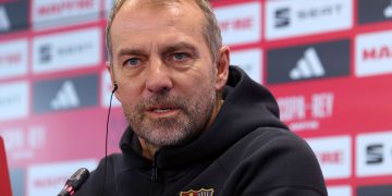 فلیک بەکارهێنانی مۆبایل لە یاریزانانی بەرشەلۆنە قەدەغە دەکات