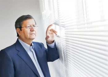 پەرلەمانی ئێران وەزیری ئابوری و دارایی لە پۆستەکەی دوورخستەوە