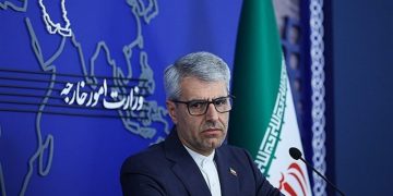 ئێران بە توندی ئیدانەی هێرشەکانی ئەمریکا و بەریتانیا بۆ سەر یەمەن دەکات