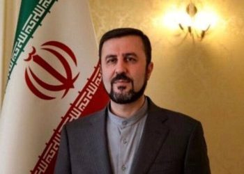 غەریب ئابادی: کەس ناتوانێت بە هەڕەشە و گەمارۆ داواکارییەک بە سەر ئێراندا بسەپێنێت