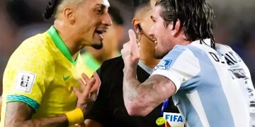 وەڵامی یاریزانانی ئەرجەنتین بۆ ڕافینیا: قسە مەکە!