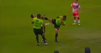 تەکنیکی کاراتێ له تۆپی پێ، هەرگیز ئەم دیمەنەت نەبینیوە!