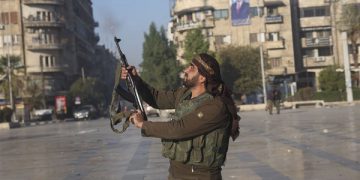 بەریتانیا سزاکانی سەر 24 دامەزراوەی سوریای هەڵوەشاندەوە