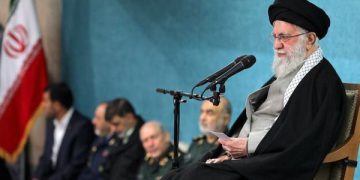 حەزرەتی ئایەتوڵڵا خامنەیی: ئێران سەپاندنی داواکاری زلهێزەکان قبووڵ ناکات