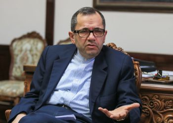 تەخت ڕەوانچی: دراوسێکان پێگەیەکی تایبەتیان لە سیاسەتی دەرەوەی ئێراندا هەیە