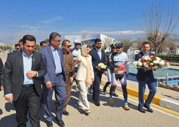 پێشوازی پارێزگار و بەرپرسانی هەڵەبجە لە تیمی پاسکیلسوارانی کرماشان