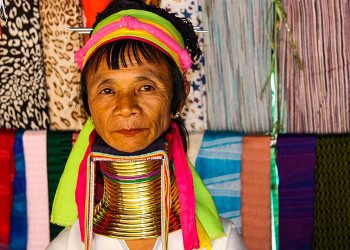 تایلەند و چیرۆکی ژنە مل درێژەکان