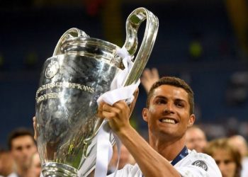 ڕۆناڵدۆ پیرۆزبایی لە یانەی ڕیاڵ مەدرید دەکات