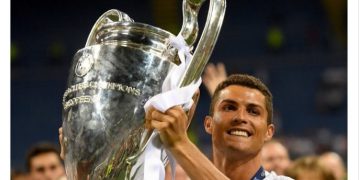 ڕۆناڵدۆ پیرۆزبایی لە یانەی ڕیاڵ مەدرید دەکات