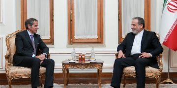 عێراقچی: دەمانەوێت متمانە بە ئەرکەکەی گەروسی بکەین