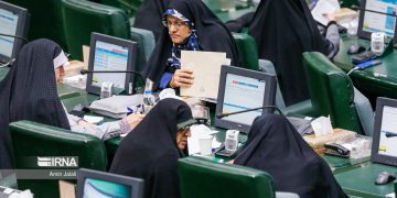 توانای سیاسی ژنانی ئێران کەمترە لە توانای ژنانی عێراق!