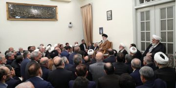 حەزرەتی ئایەتوڵڵا خامنەیی: بەرامبەر بە دانوستانەکانی عۆمان نە گەشبینم و نە ڕەشبین