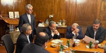 دانوستانەکانی ئێران و ئەمریکا بەردەوام دەبێت / عێراقچی سەردانی عۆمان دەکات