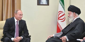 عێراقچی پەیامی ڕێبەری مەزنی شۆڕشی ئیسلامی ڕادەستی پوتین دەکات