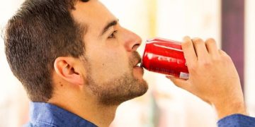 بۆچی خواردنەوەی ڕاستەوخۆ لە قوتووی ساردی دەتکوژێت؟