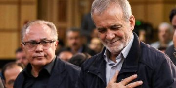 جێگری سەرۆک کۆماری ئێران بۆ کاروباری پەرلەمانی لە پۆستەکەی دوورخرایەوە