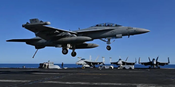 دووەم فڕۆکەی شەڕکەری F-18 ی ئەمریکا لە دەریای سوور تێکشکا