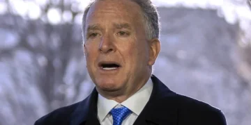 ڤیتکاف: بە هۆی سەردانەکەی ترەمپەوە ئەگەری دواکەوتنی دانوستانەکانی ئێران و ئەمریکا لەئارادایە