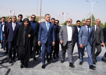 وەزیری ڕێگاوبانی ئێران پرۆژەی هێڵی ئاسنی بەسرە – شەلەمچە ی بەسەرکردەوە