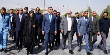 وەزیری ڕێگاوبانی ئێران پرۆژەی هێڵی ئاسنی بەسرە – شەلەمچە ی بەسەرکردەوە