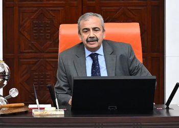 سری سورەیا ئۆندەر کۆچی دوایی کرد
