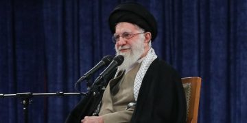 حەزرەتی ئایەتوڵڵا خامنەیی: ترەمپ بە درۆ باسی ئاشتی دەکات