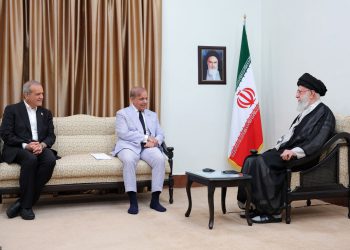 حەزرەتی ئایەتوڵڵا خامنەیی: بە داهاتووی جیهانی ئیسلام گەشبینین
