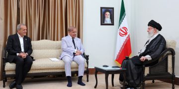 حەزرەتی ئایەتوڵڵا خامنەیی: بە داهاتووی جیهانی ئیسلام گەشبینین