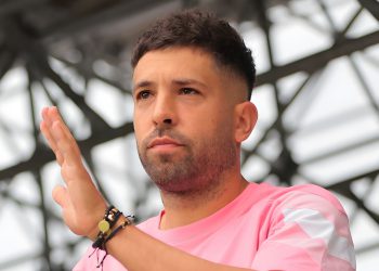 دەبێت تۆپی زێڕین پێشکەش به لامین یامال بکرێت!