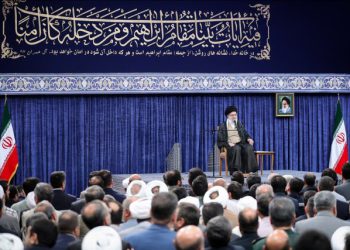 حەزرەتی ئایەتوڵڵا خامنەیی: حەج ئەرکێکی لە سەدا سەد سیاسییە