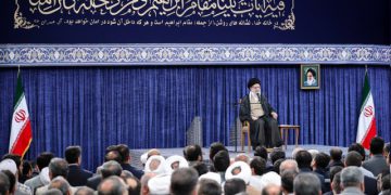 حەزرەتی ئایەتوڵڵا خامنەیی: حەج ئەرکێکی لە سەدا سەد سیاسییە