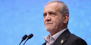 پزیشکیان: لە دانوستانداین بەڵام لە هیچ هەڕەشەیەک ناترسین