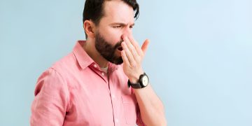 بە ئەم خواردنانە لە بۆنی ناخۆشی دەم ڕزگار ببە